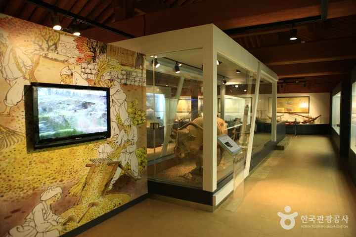 Hadong Agriculture Tradition Exhibition Hall