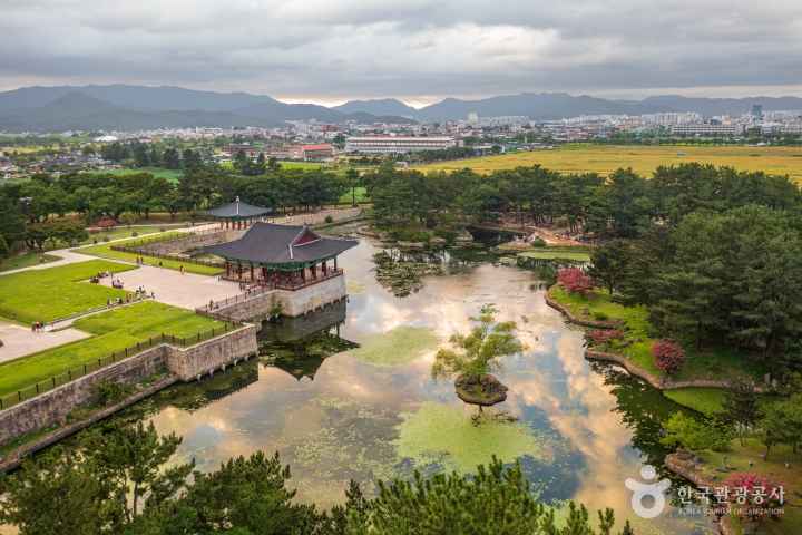 Donggung Palace and Wolji Pond(Anapji Pond)