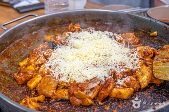 Dakgalbi(Stir-fried Chicken)