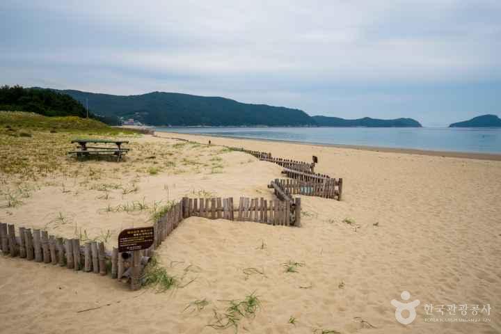 Sinji Myeongsasimni Beach