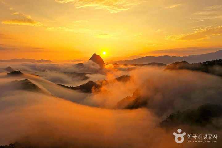 마이산 일출과운해