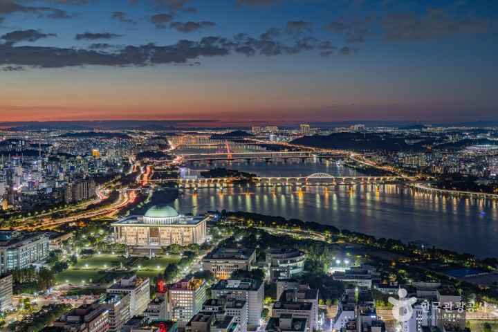 한강과 민주주의