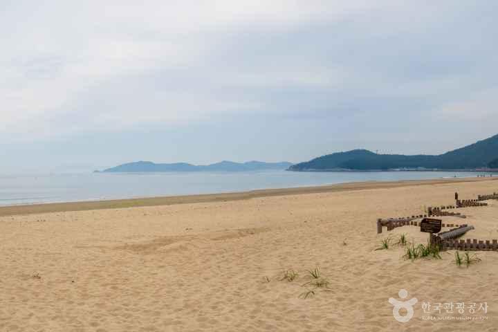 Sinji Myeongsasimni Beach