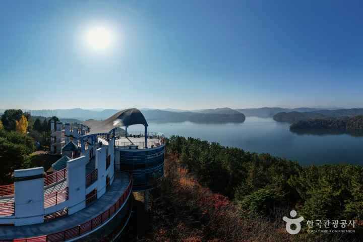 Jinyangho Lake Watchtower