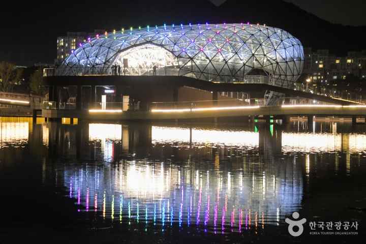 Sejong Lake Park