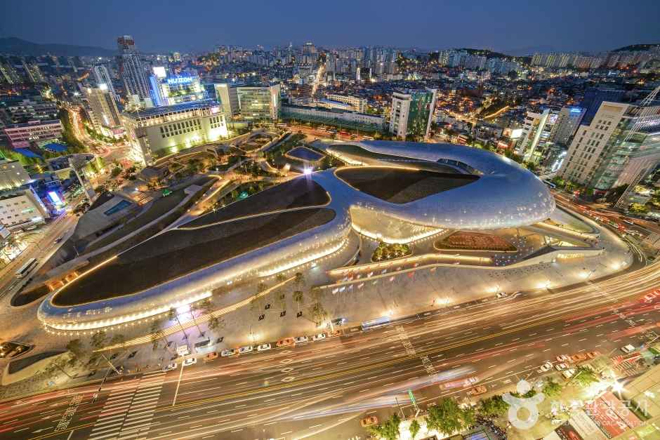 Dongdaemun Design Plaza Lighting up a City