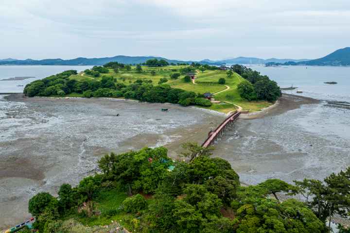 Historic Site of Cheonghaejin Fort