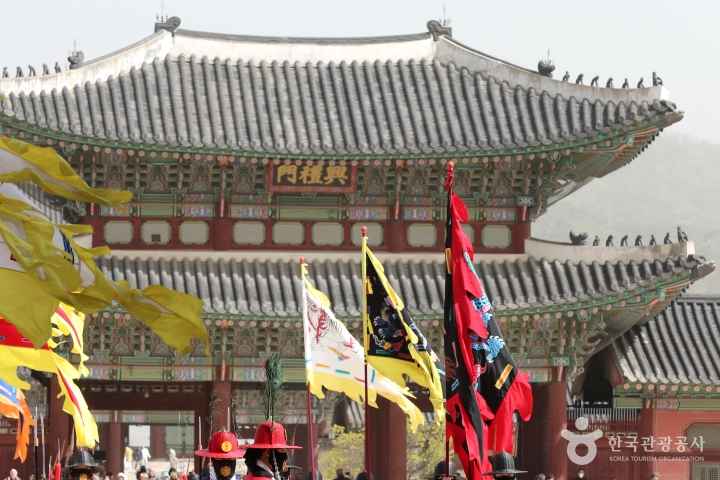 Gyeongbokgung Palace Royal Guard Changing Ceremony