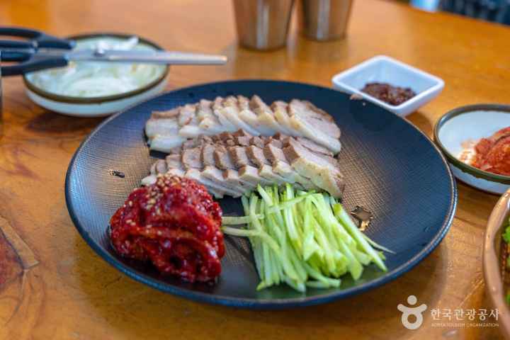 Suyuk(Boiled Pork Slices)