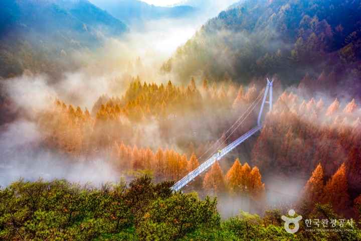 Autumn of Jangtaesan Mountain