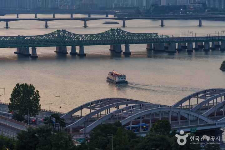 Yongyangbongjeojeong Park