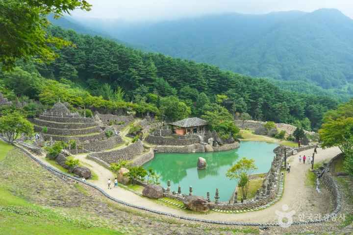 Samseonggung Palace