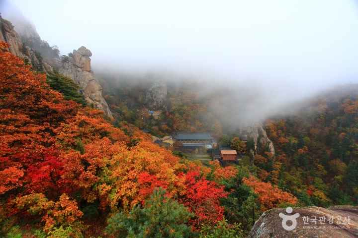 Autumn of Bongjeongam Hermitage