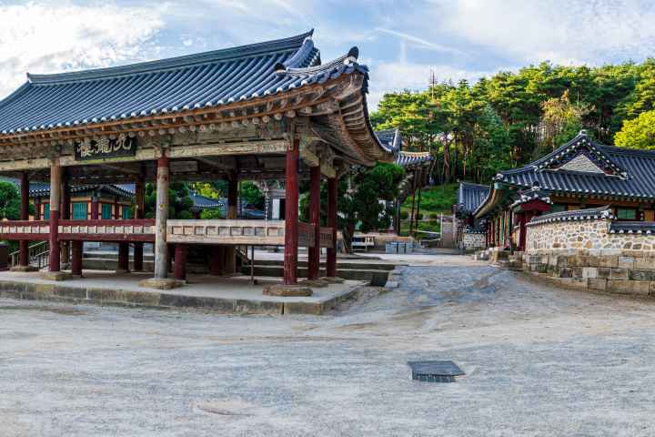 Yeoju Silleuksa Temple
