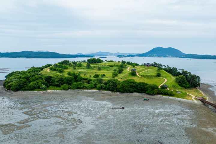 Historic Site of Cheonghaejin Fort
