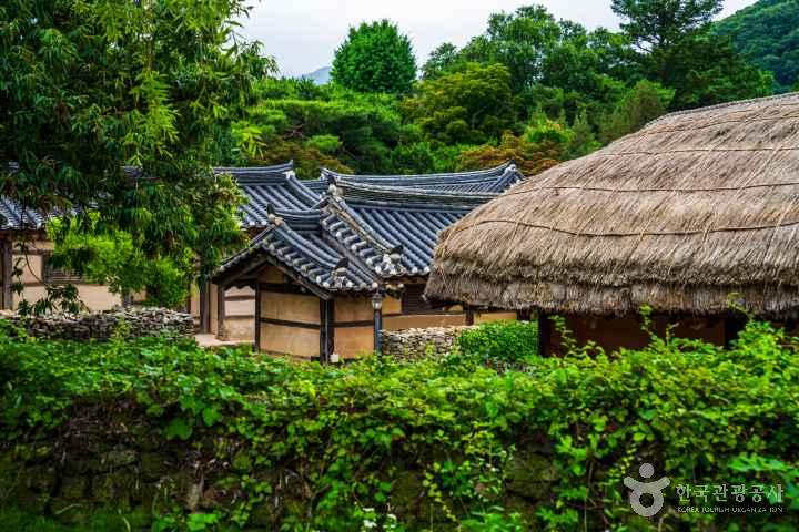 Oeam Folk Village