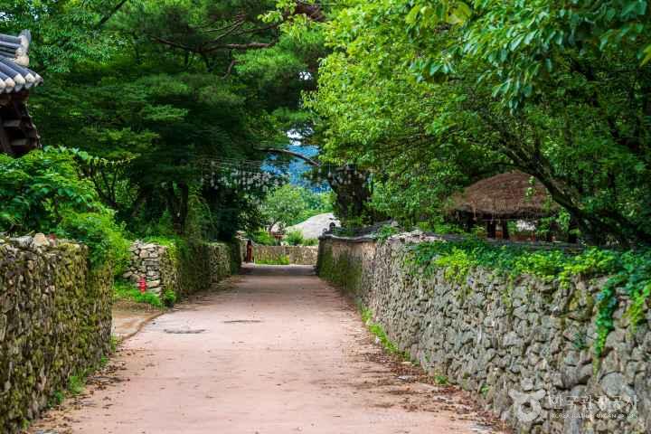 Oeam Folk Village