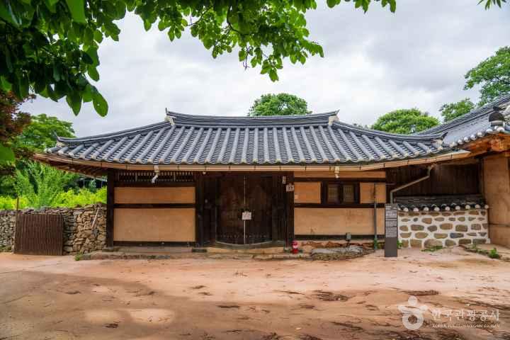 Oeam Folk Village