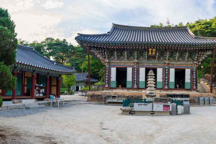 Yeoju Silleuksa Temple