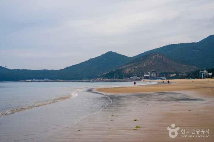 Sinji Myeongsasimni Beach