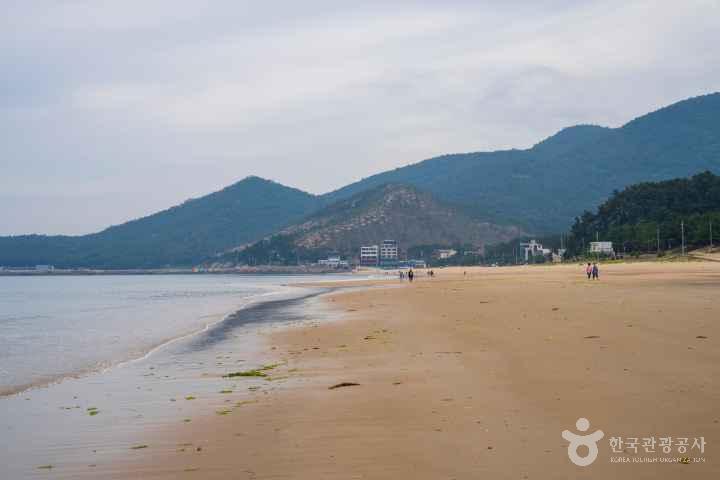Sinji Myeongsasimni Beach