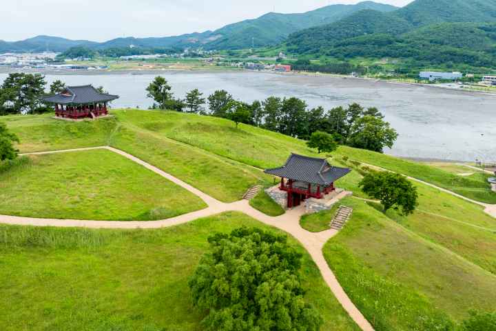 Historic Site of Cheonghaejin Fort