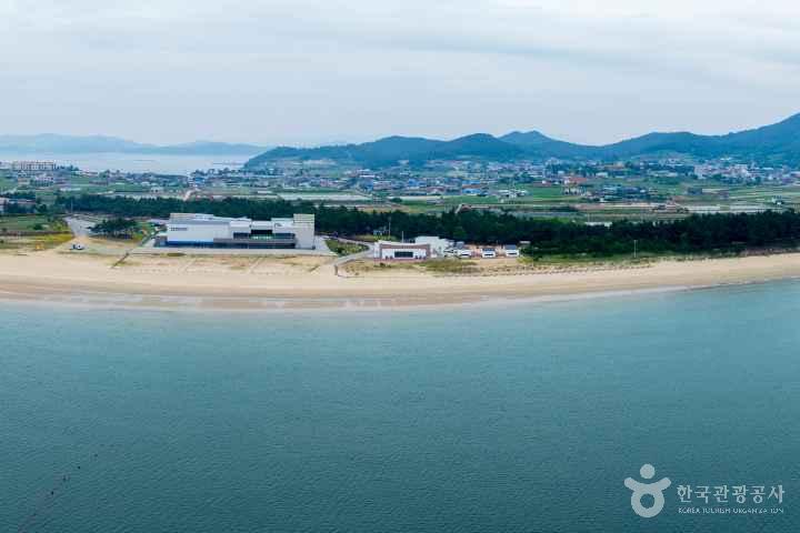 Sinji Myeongsasimni Beach