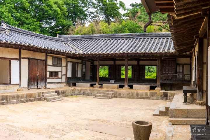 현충사
