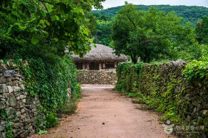 Oeam Folk Village