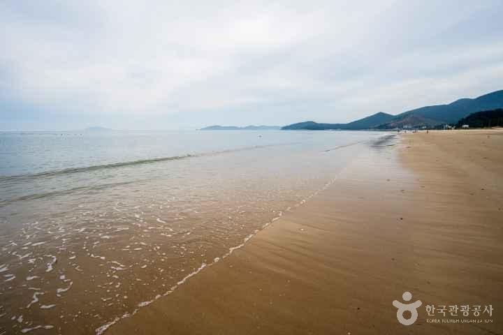 Sinji Myeongsasimni Beach