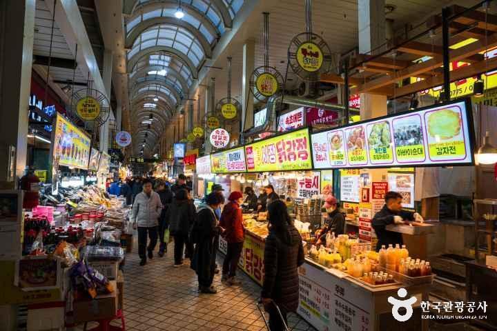 Sokcho Tourist & Fishery Market