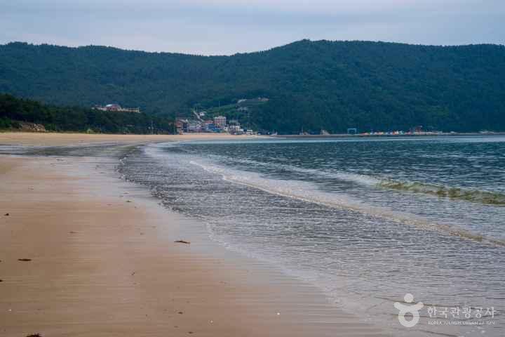 Sinji Myeongsasimni Beach