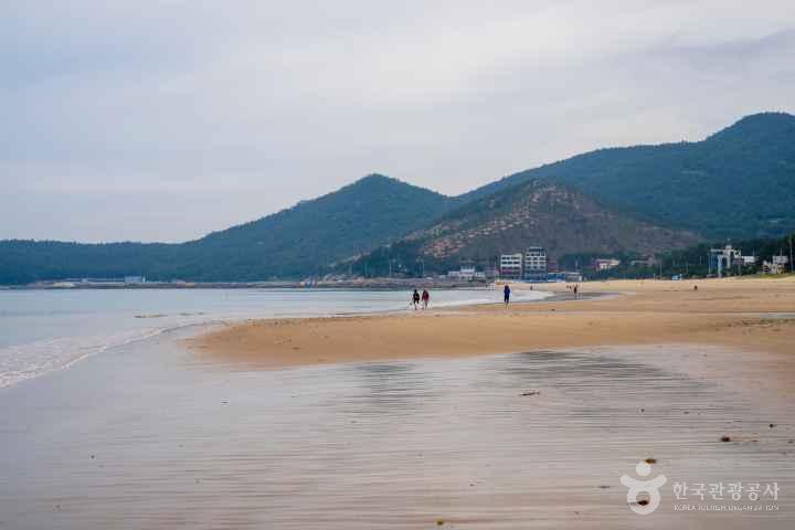 Sinji Myeongsasimni Beach