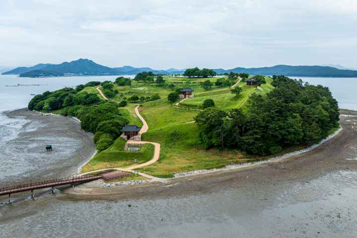 Historic Site of Cheonghaejin Fort