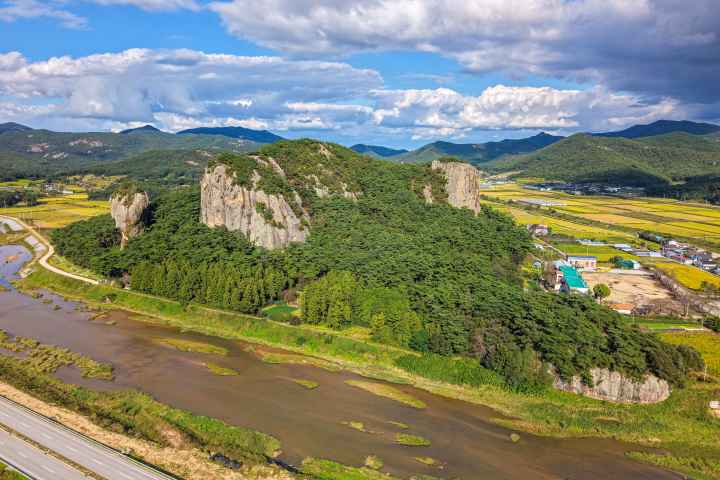 Gochang Byeongbawi Rock and Surroundings