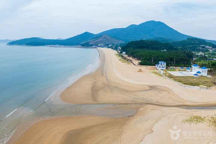 Sinji Myeongsasimni Beach